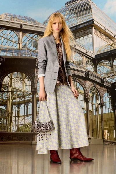 Look 16
